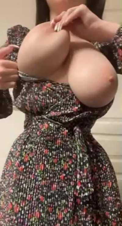 Hopefully my natural DDDs aren’t too big to go braless in my sundress