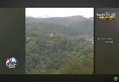 Combat between Unknown militants and Laotian army forces (May 3rd 2025) Filmed from Thai side