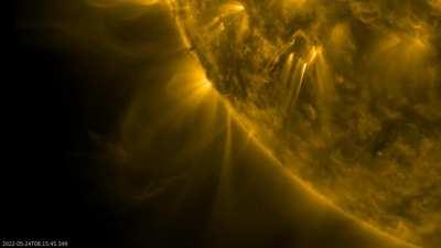 Solar plasma erutpions - 24/5/2022 [OC]