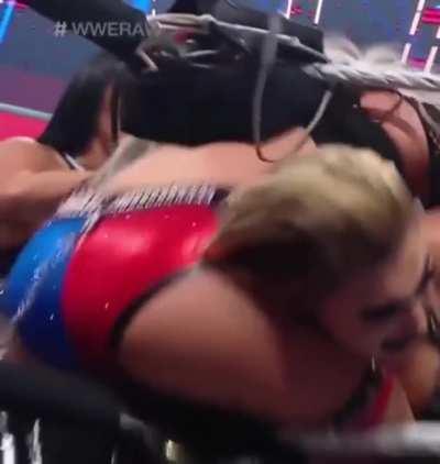 Liv Morgan booty in the ringcorner