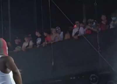 Am I the only one that saw carti do his lil wave? Wholesome vamp?💕