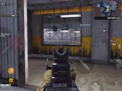 Either a bug or this guy has a new skin for S11?