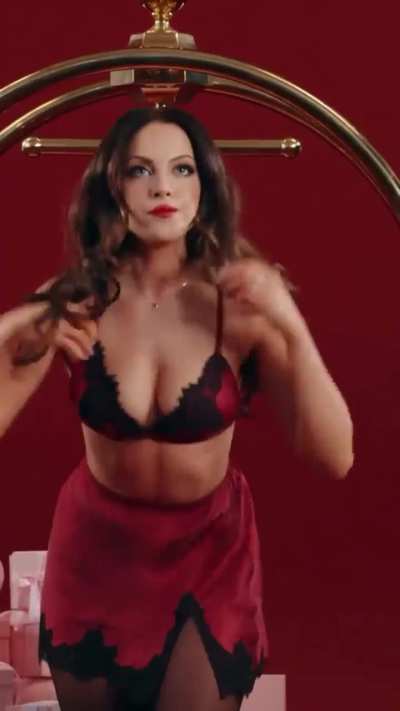 Elizabeth Gillies