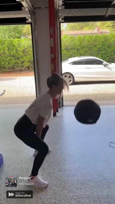 Kaley Cuoco And Briana Cuoco