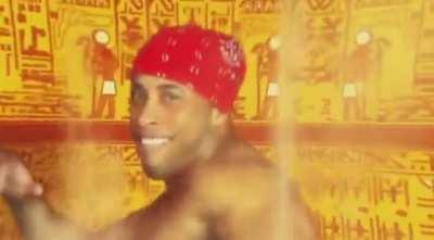 Muscular kitty dance 👀