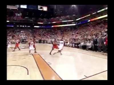 [Highlight] Down 3, series tied at 2-2 with 3.6 ticks remaining, the Suns give the ball to Raja Bell