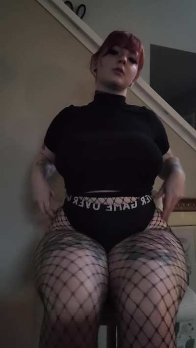 Your thick thigh mommy