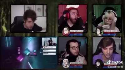 A melhor coisa do segredo já floresta são os efeitos que o cellbit faz kkkkkk