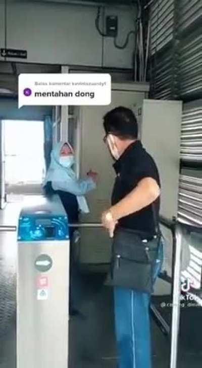 Mind your own business ❌ Provokasi & rekam demi kebutuhan konten ✅