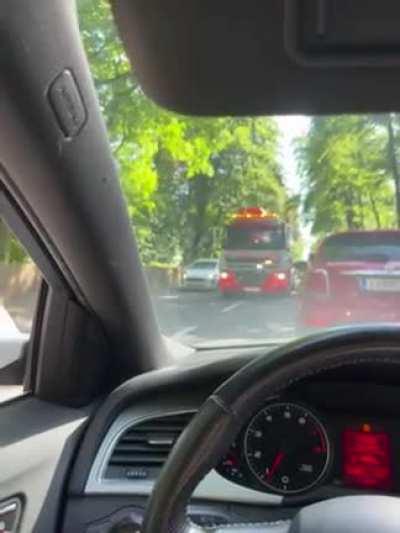 Foats aufd Seitn ... Feierwehr kummt! Darude Sandstorm enters the chat.