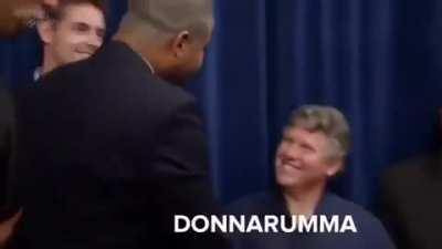 Messi showing up on his first PSG Training Session 😂😂 Wait for Ramos 😂😂