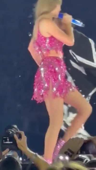 Look at her move those hips!