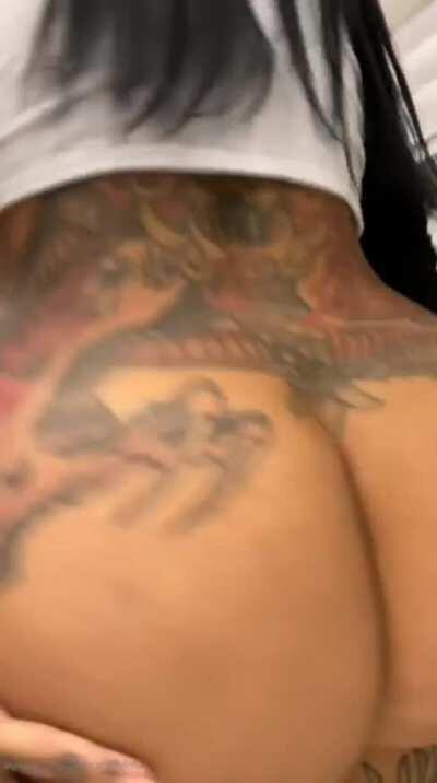 Tattooed Girl Open Her Pussy in Public Link in Comment ⬇️