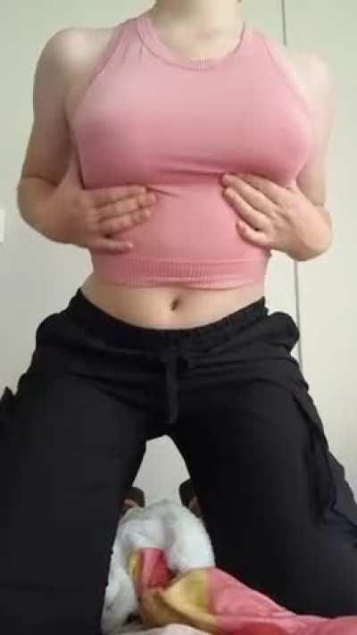 playing with my titties :3