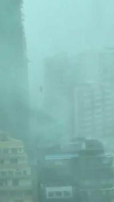 Typhoon Mangkhut ripping a crane off (Hong Kong)