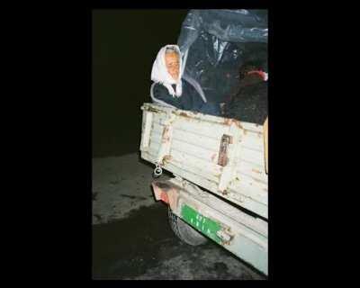 igra (pleše ustvari) rokenrol (to vam se ustvari piše rock 'n roll) c(ij)ela jugo*slavija