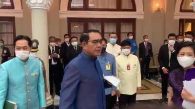 泰国总理巴育在直播中公然颜射女记者