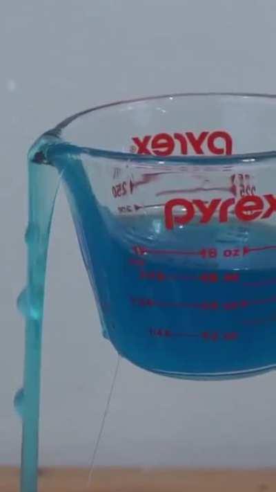 Kendi kendini döken sıvı