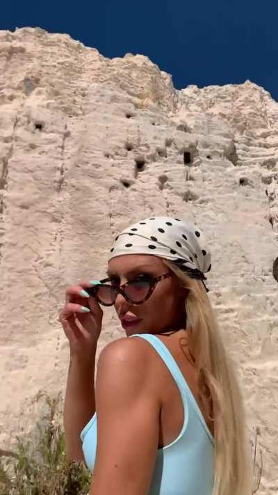 My friend told me girls hate oral, do you wanna help me prove him wrong