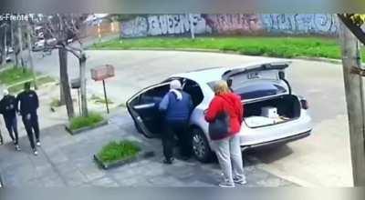 Villa Ballester: asaltaron a pareja de jubilados en la puerta de su casa