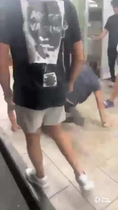 Kid gets his ass beat outside a pizzeria by a pizza maker.