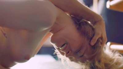 Mareike Zwahr in Even Closer:Hautnah