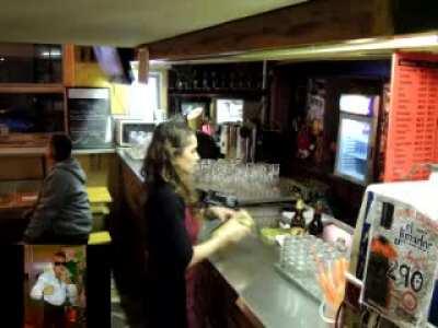 KAFE 57 NA BUDIMPESTA, SRPSKI ALKOHOL NA BUDIMPESTA