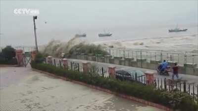 Oh just another day at the beach. Repost from r/WinStupidPrizes