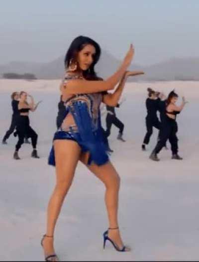 Shraddha Kapoor hot legs