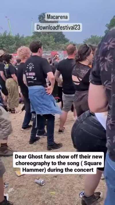 Macarena dance and Square Hammer are a killer combo! (Creds: @kittyneedswine, @akindghost)