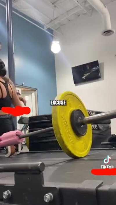 Girl calls a dude a fucking piece of sht for looking at her general direction when she is working out in front of him