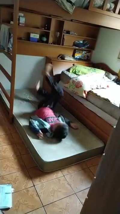 Que brincadeira diferente 😳