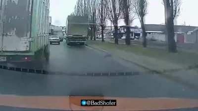 Эй Бро, знаешь какой у меня телефон? Нет. Сейчас покажу!