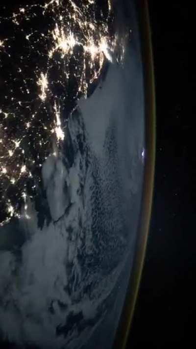 🔥 Mexico and the United States as seen from the ISS