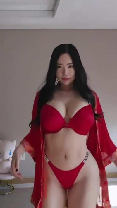 Sexy Realassbunny in red 