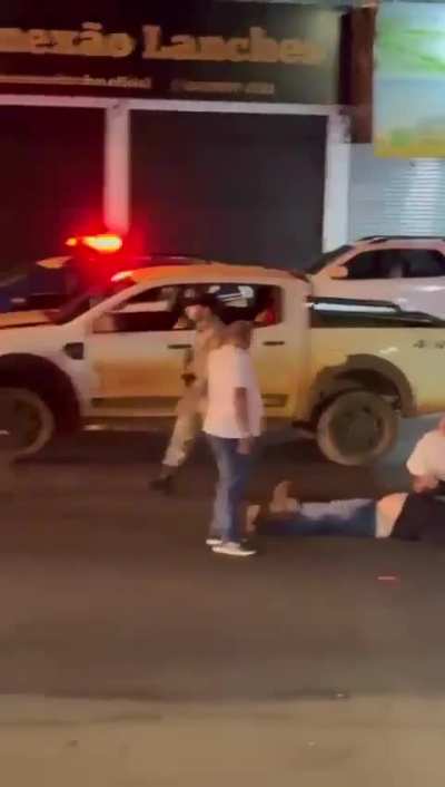 Let me just get out my truck try acting tough to this Brazilian cop..