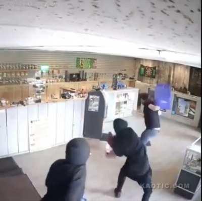 Dispensary owner uses bong to fight back against thieves