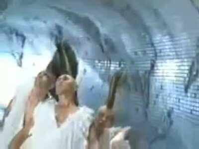 I really don’t like how the hair claps