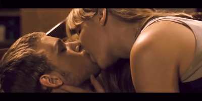 Jennifer lawrence, kissing