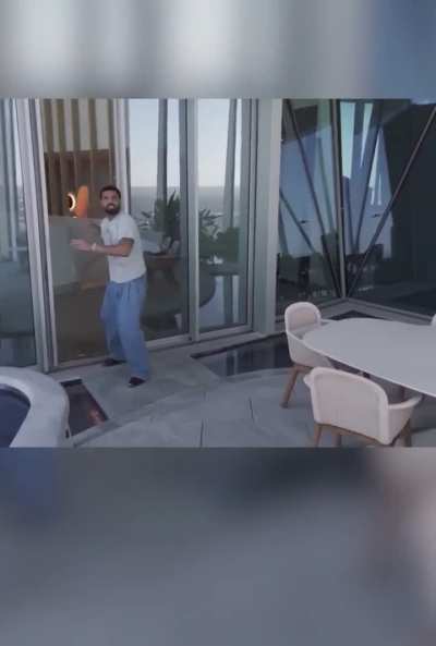 Drake freakout at drone in Sydney