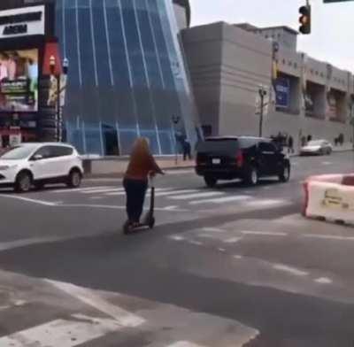 Never ridden one of these before, let me try it out in the middle of a busy road.