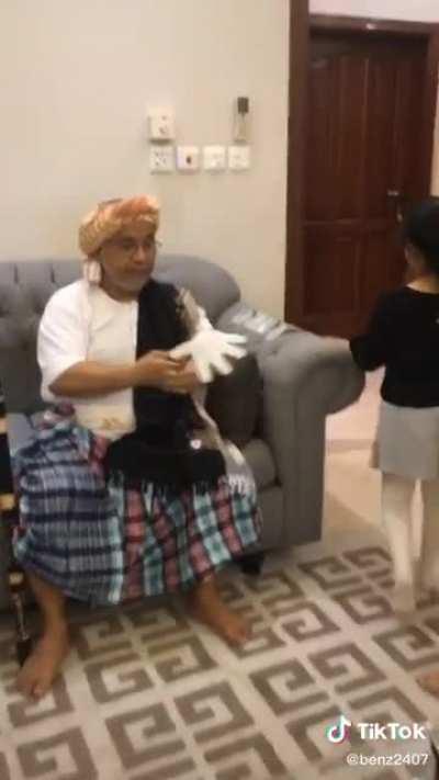Grandpa giving away money to his grandchildren during Eid el-fitr