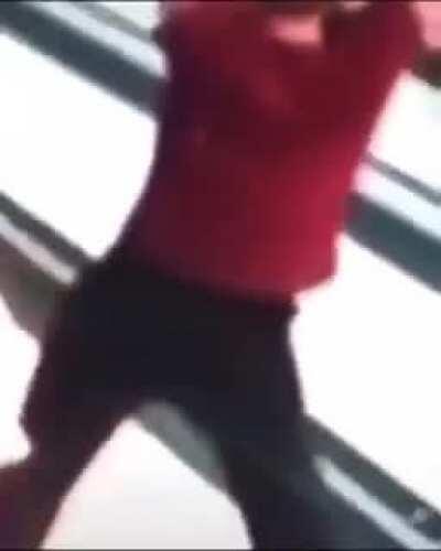 🦴:😃:😡:🏃:💨