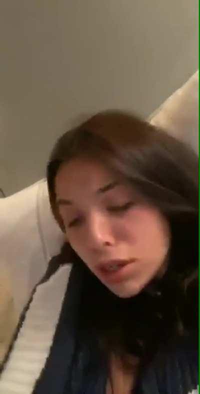 20[F] Hit the up arrow for a surprise in your DMs! I am one of the girls that actually sends [Snp: Fraylayah ]