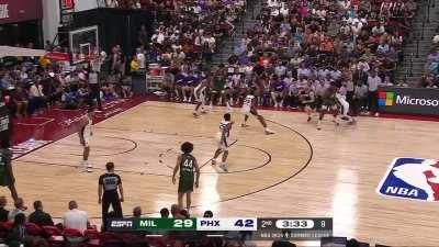 [Highlight] Andre Jackson Jr. flies in for the putback slam