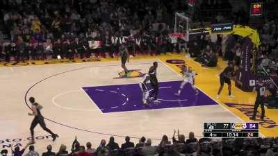 [Highlight] Russell Westbrook explodes down the middle for the one handed thunder jam