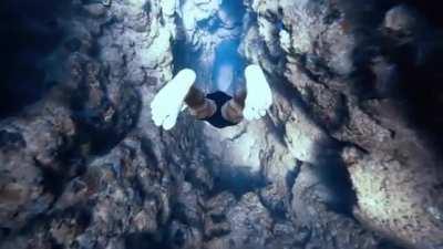 free diving this under water canyon