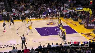 [Highlight] Kawhi looking for an outlet; Russ hits another 3