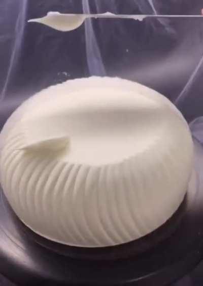 This is how you frost a cake!