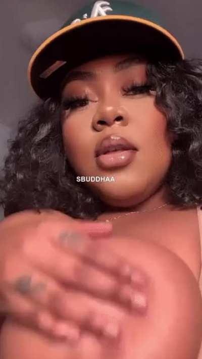 Pretty ass titties 😍💗